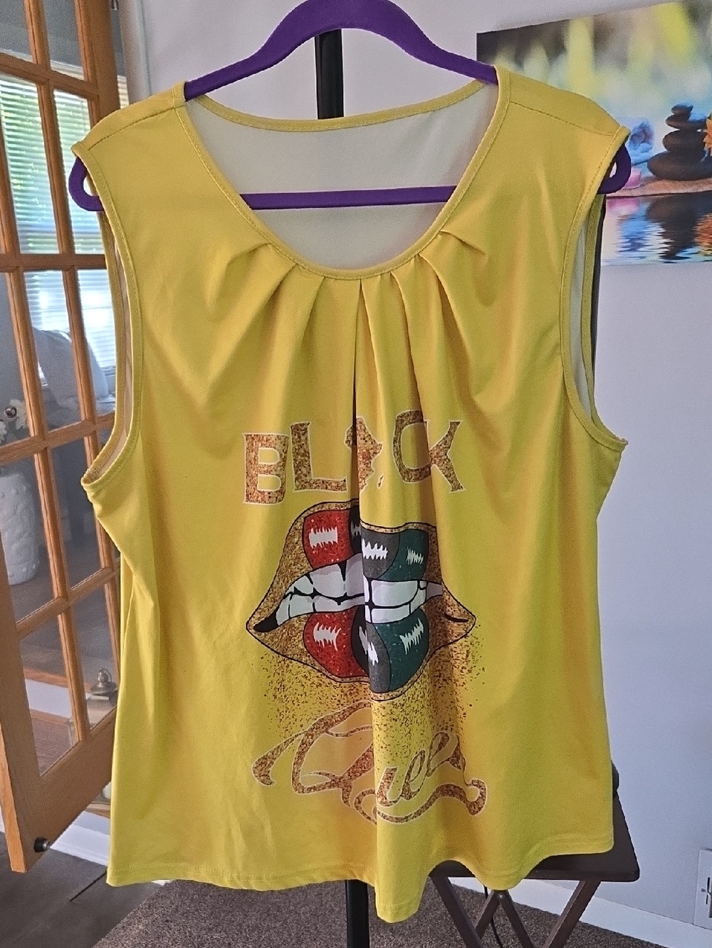 Yellow Graphic Sleeveless Women’s Top 💛⭐️✨️PRE OWNED